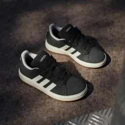 Sneakers da ragazzo e ragazza nere in pelle effetto scamosciato adidas Grand Court 00s