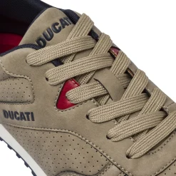 Sneakers da uomo beige Ducati con dettagli rossi e micro-perforazioni