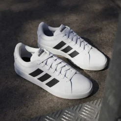 Sneakers da Uomo bianche con dettagli neri adidas Grand Court 3.0