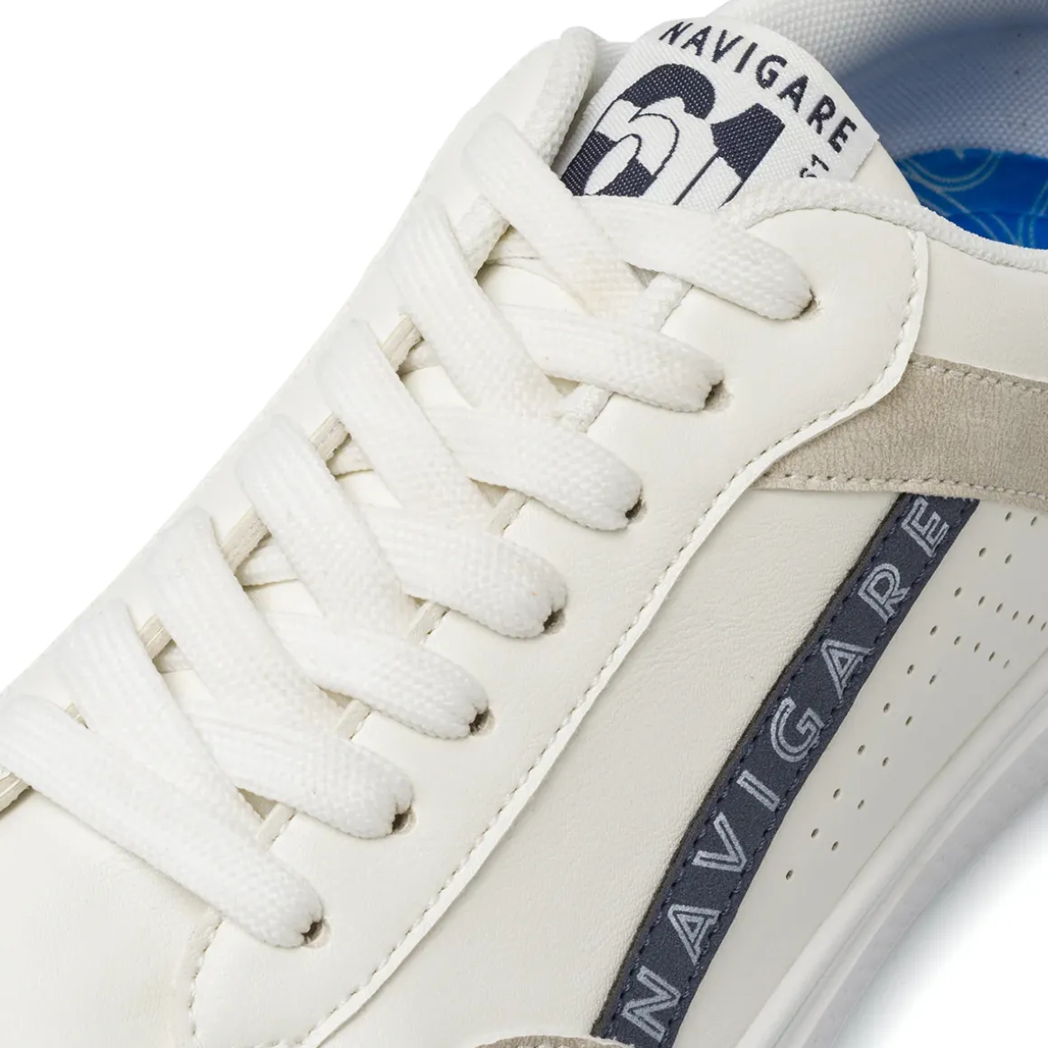 Sneakers da uomo bianche con inserti beige e blu Navigare