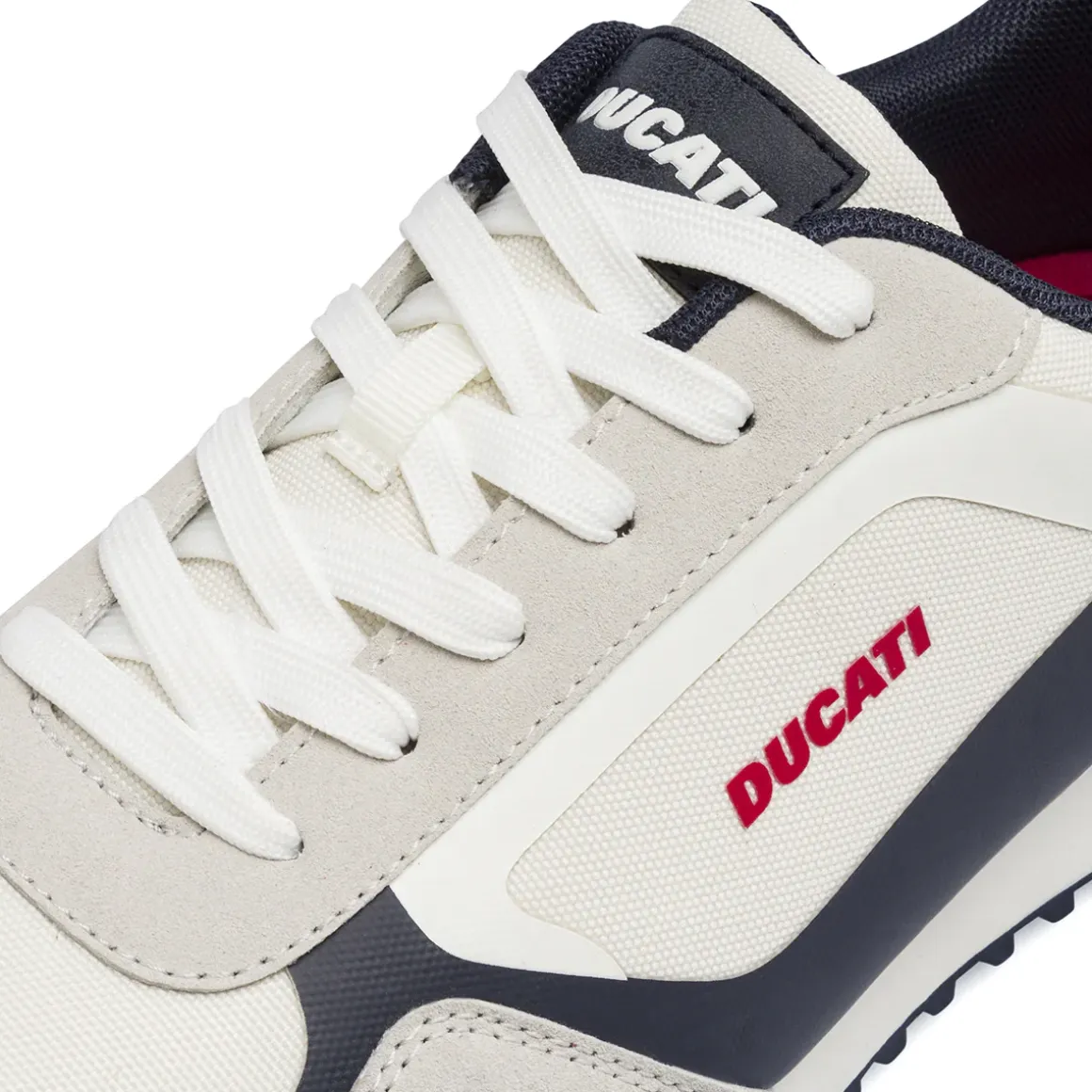 Sneakers da uomo bianche Ducati con dettaglio effetto scamosciato