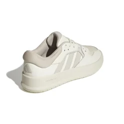 Sneakers da uomo bianche off -white e beige con logo adidas Court 24
