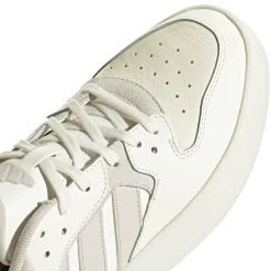 Sneakers da uomo bianche off -white e beige con logo adidas Court 24