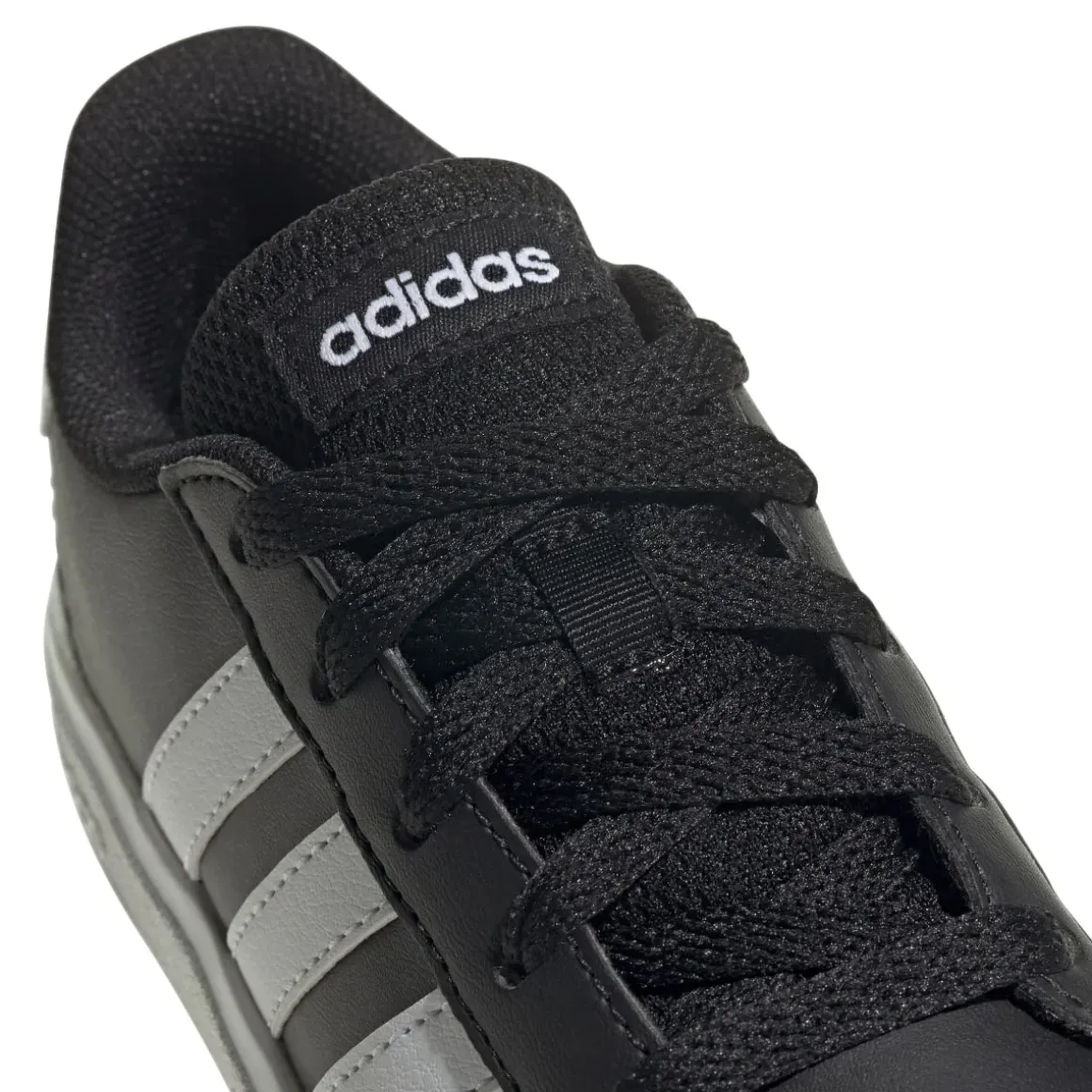 Sneakers nere da ragazzo con strisce a contrasto adidas Grand Court 2.0 K