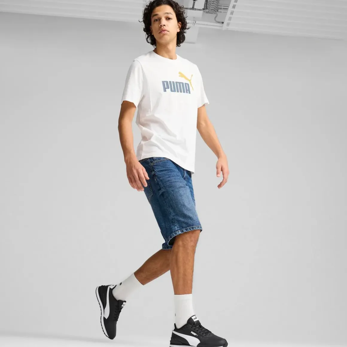 Sneakers retro da Uomo nere con inserti bianchi Puma Runner v4