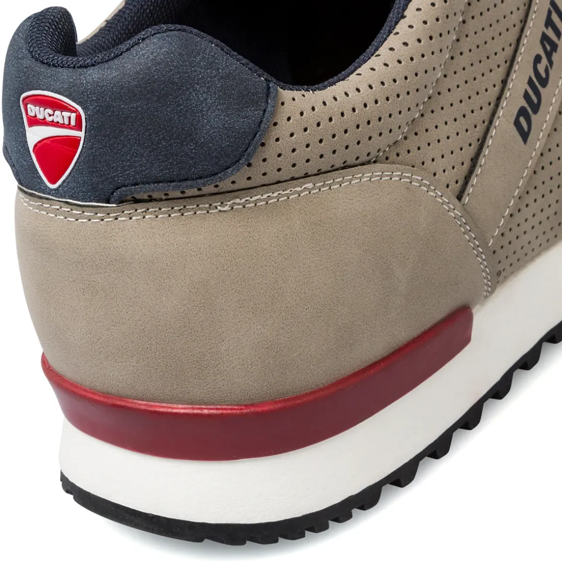Sneakers traforate beige da uomo con logo Ducati