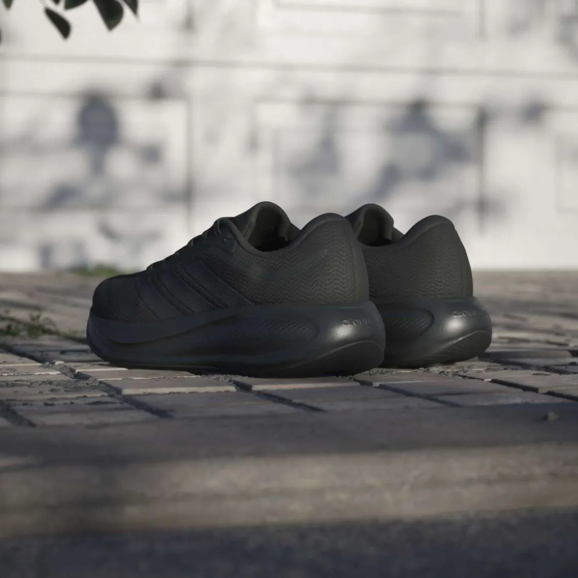 Sneakers Unisex nere in mesh traspirante adidas RESPONSE RUNNER 2