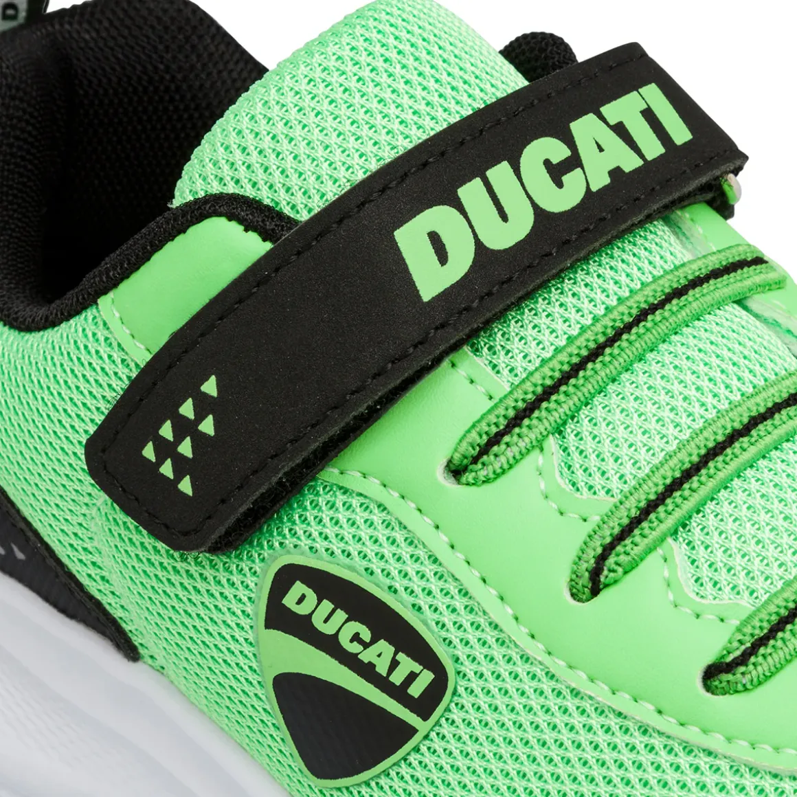 Sneakers verdi da bambino con chiusura a strappo e logo Ducati
