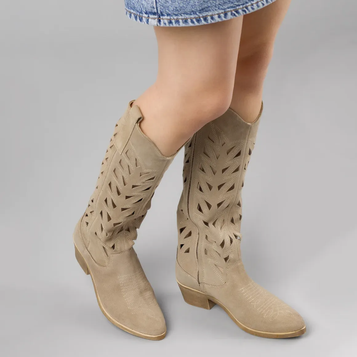 Stivali texani da Donna beige in pelle effetto scamosciato Primopiano