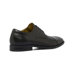 Stringate Derby da Uomo nere in pelle con design classico Primopiano
