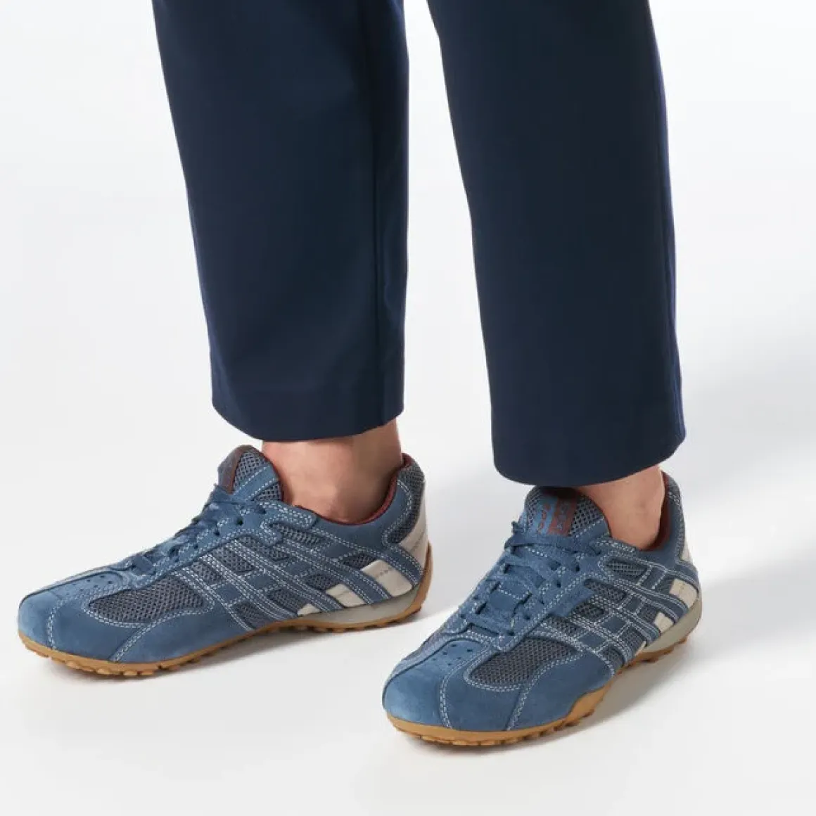 Stringate Uomo azzurre con inserti in mesh e suola traspirante Geox