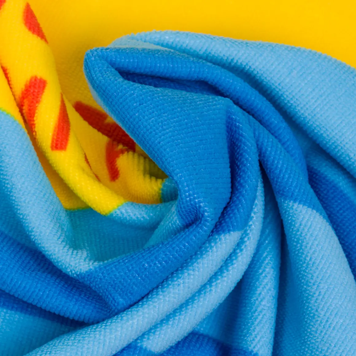 Telo Mare Anatroccolo in Microfibra con Stampa Colorata e Righe Blu Camomilla Milano