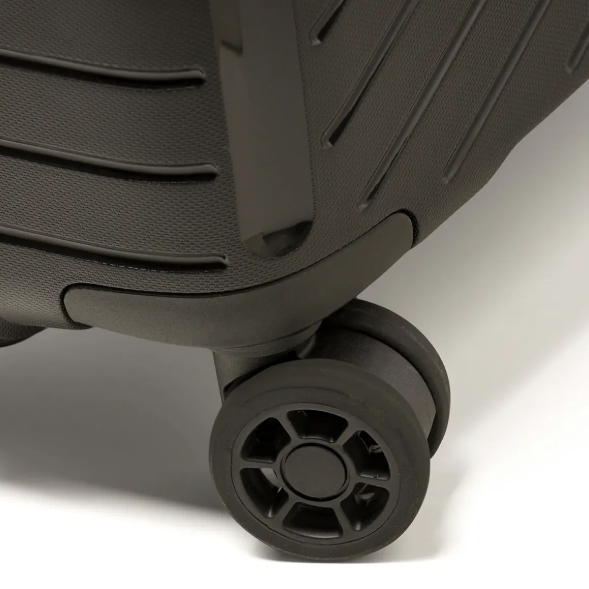 Trolley medio nero rigido in ABS Ciak Roncato Hexa