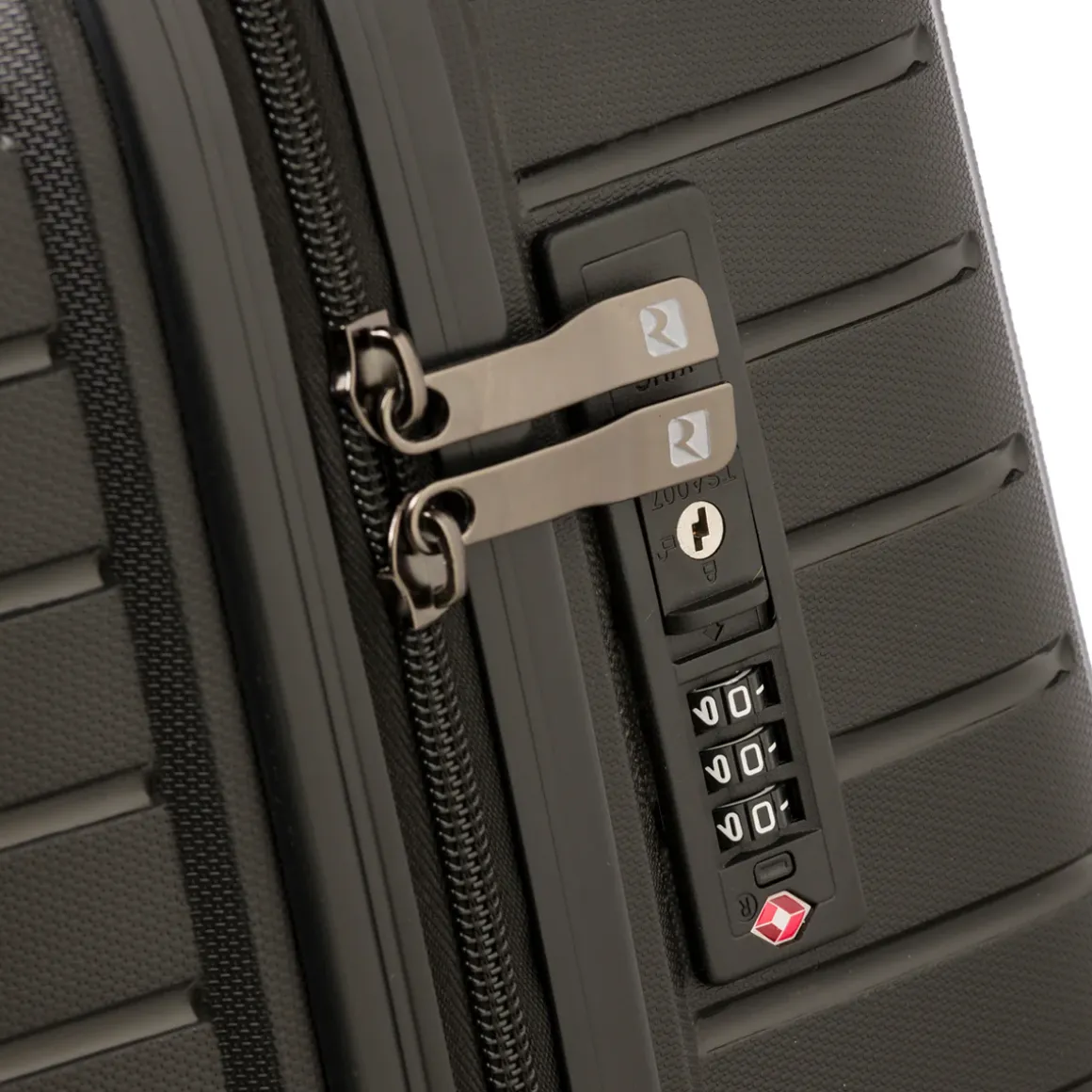 Trolley medio nero rigido in ABS Ciak Roncato Hexa