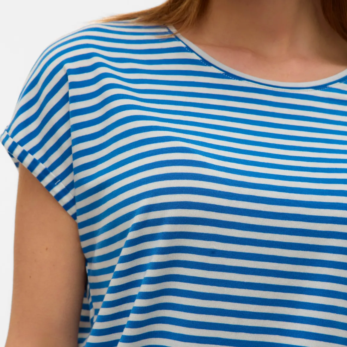 T-shirt casual da Donna blu a righe bianche con girocollo Vero Moda