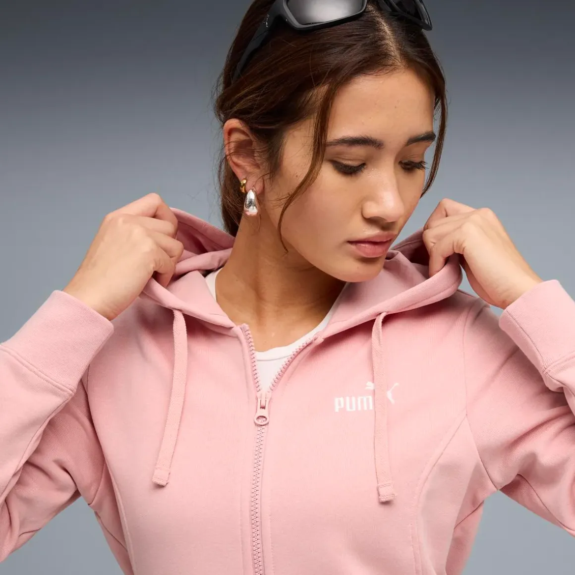 Tuta da donna rosa e nera Puma con felpa con cappuccio e zip