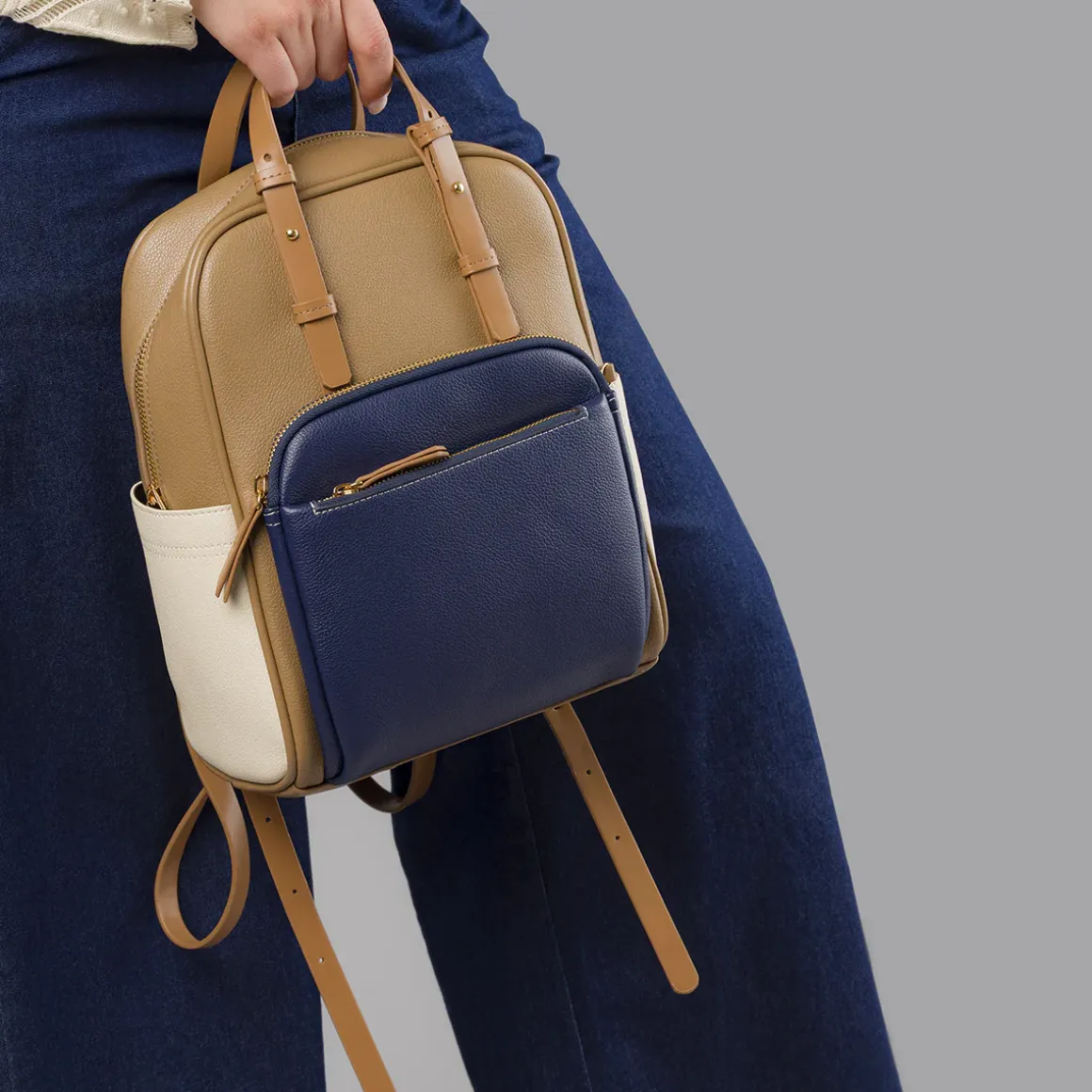 Zaino da donna taupe con tasca blu navy Lora Ferres